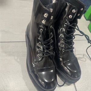 Black Women's Lace-Up Boots